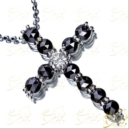 گردنبند-صلیب-طلا-و-جواهر-با-نگین-الماس-سیاه-و-برلیان-سفید