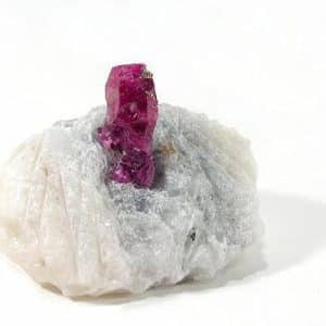 سنگ یاقوت سرخ معدنی