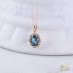 عکس گردنبند طلا زرد با نگین توپاز آبی و برلیان